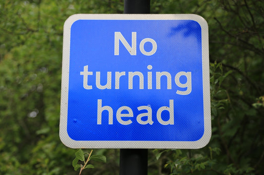 a blue and white sign that says no turning head